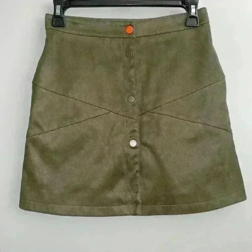 EUC Peacebird Suede Snap Front Military Green Mini Skirt Size Medium